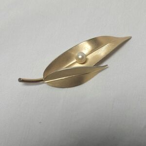 Vintage Gold Tone Leaf with Faux Pearl Accent Brooch Pin